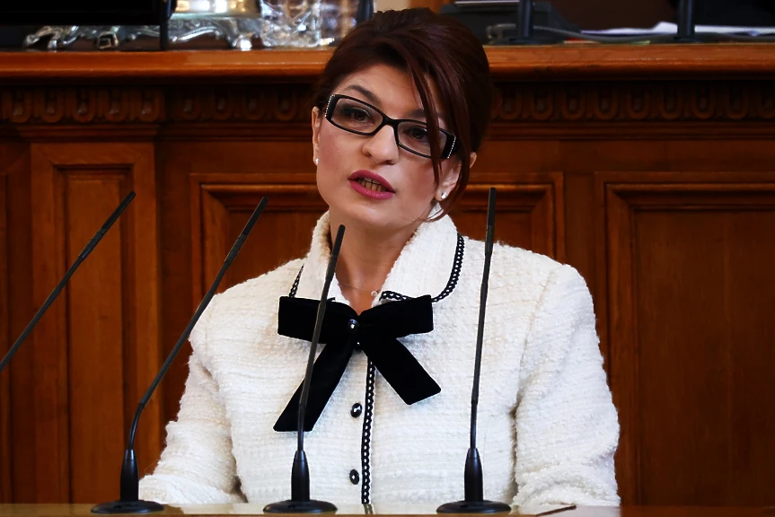 Десислава Атанасова била шефка на екстрасенси и билкари