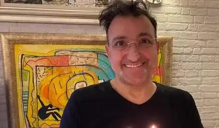 Зуека погреба тайно майка си и баща си!