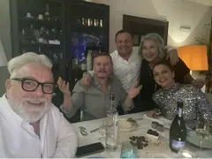 Звездите на ски и маса за ЧНГ! (СНИМКИ)