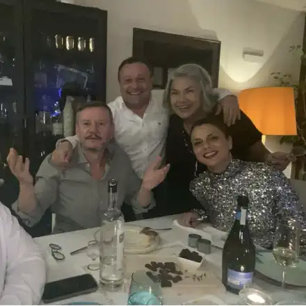 Звездите на ски и маса за ЧНГ! (СНИМКИ)