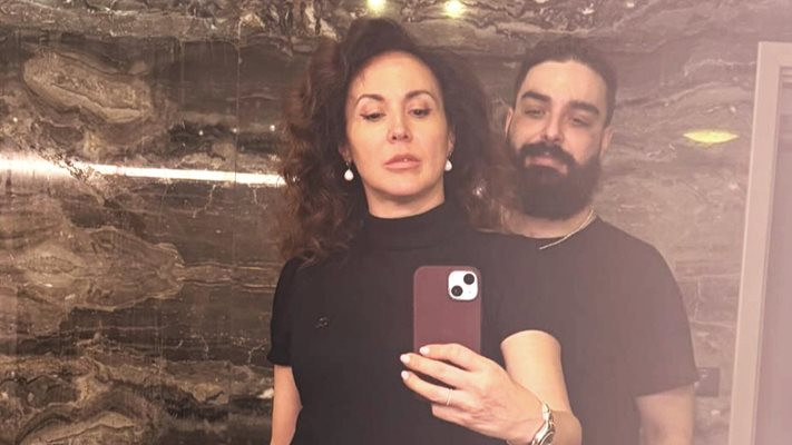 СЕНЗАЦИОННА СНИМКА: Жената на Боби М. се гушка с младок на рождения му ден
