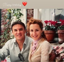 СЕНЗАЦИОННА СНИМКА: Жената на Боби М. се гушка с младок на рождения му ден