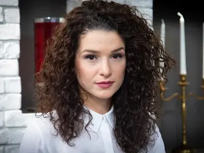 Алекс Кръстева се върна на работа