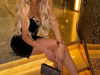 Анита на Рачков си смени лицето, за да вдигне тарифата в най-древния занаят СНИМКИ