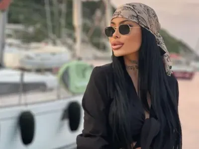 Бившата на Денис Теофиков не се дава на хейтърите