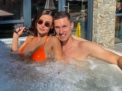 БЯСНА: Сестрата на Божинов скочи на "Левски" (СНИМКИ)