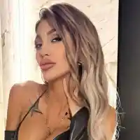 Джулиана Гани 3 дни празнува ЧРД! Подариха ми портрет с моите размери, хвали се мацката СНИМКИ