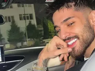 Емрах заряза синьото си БМВ на бензиностанция