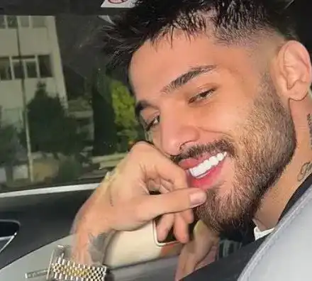 Емрах заряза синьото си БМВ на бензиностанция