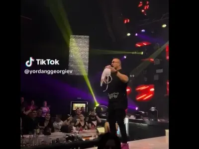 Фенка си метна сутиена по Коцето