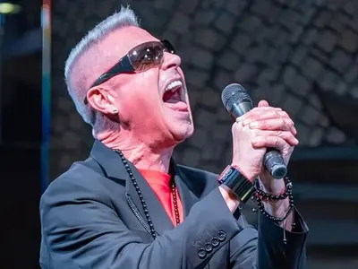 Георги Христов бесен: Некадърниците, управляващи музикалния пазар, заслужават да са трупове!