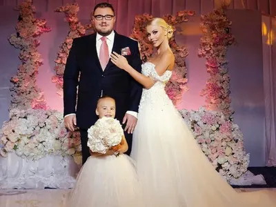 Гущерова отпразнува ЧРД на дъщеря си с две торти