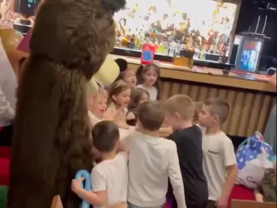 Гущерова отпразнува ЧРД на дъщеря си с две торти