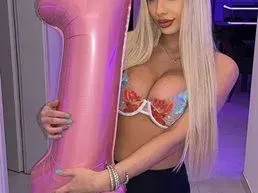 Интернет сензацията Василка от Петрич: Рапърът Снуп Дог ме сваля!