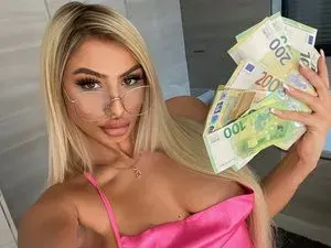 Интернет сензацията Василка от Петрич: Рапърът Снуп Дог ме сваля!