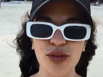 Ивка Бейбе показа супер тяло в Тайланд! Всички обаче й гледат мустаците (СНИМКИ)