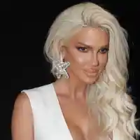 Jelena Karleusa идва с частен самолет за концерта си в София