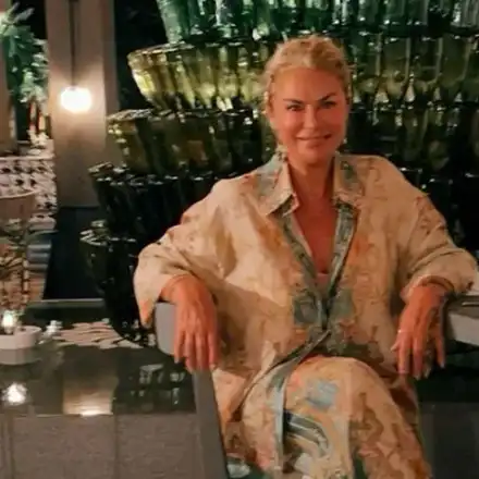 Кой й причини това?! Кремена Халваджиян плаши с порцеланово лице (СНИМКИ)