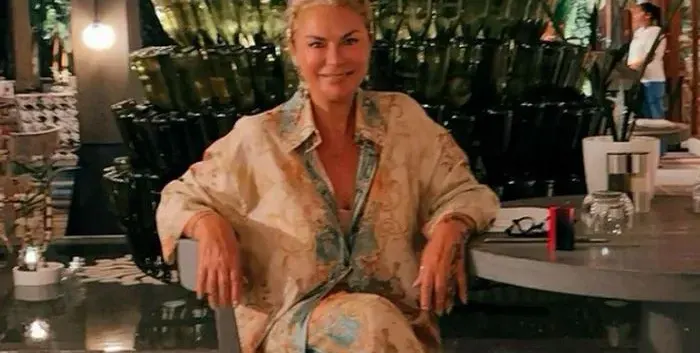 Кой й причини това?! Кремена Халваджиян плаши с порцеланово лице (СНИМКИ)