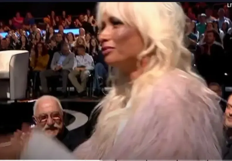 Кой посини снахата на Халваджиян? Алекс Енева с лилави оттоци в „Капките“ (СНИМКИ)