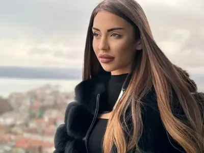 Край на кючека: Ергенката Мони Зенгинер стана новинарка