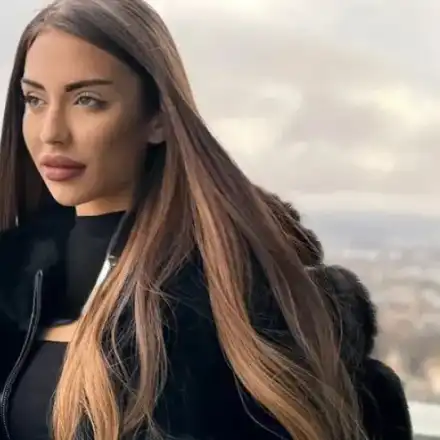 Край на кючека: Ергенката Мони Зенгинер стана новинарка