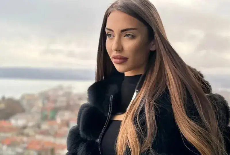 Край на кючека: Ергенката Мони Зенгинер стана новинарка