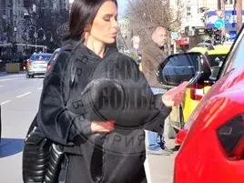 Мара Отварачката гази закона с джип за половин милион (Папарашки СНИМКИ)