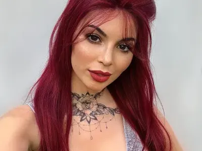 Мегз стана червенокоска - като пожар е!