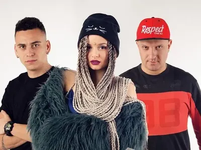 Нарязаната Дебора прави песен за кошмара, който преживяла