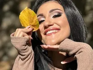 Нарязаната Дебора тръгва по участия, ще е конкуренция на Преслава и Галена