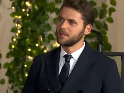 Неочаквана развръзка: Ергенът Алек избягал от харема под команда от майка си