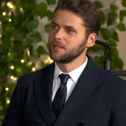 Неочаквана развръзка: Ергенът Алек избягал от харема под команда от майка си