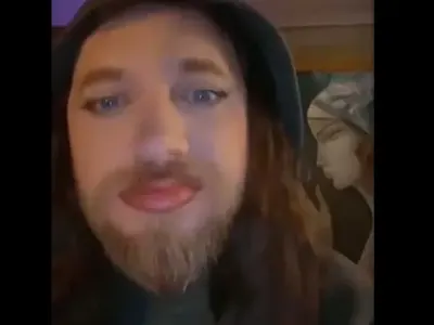 Неузнаваем! Веселин Плачков с очна линия и червило