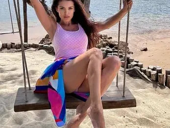 Преслава се люшка в Тайланд