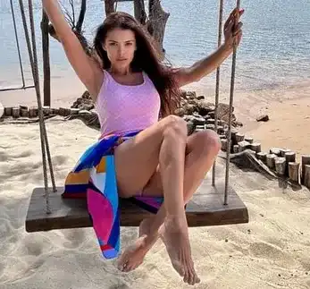 Преслава се люшка в Тайланд