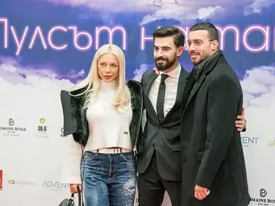 Разделени? Евгени и Валерия живеят заедно СНИМКИ