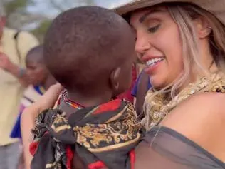 Родната Анджелина: Джулиана Гани осиновява африканче