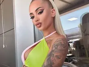 САМО ЗА ВЪЗРАСТНИ:  Вижте най-скандалните СНИМКИ на силиконката Катрин