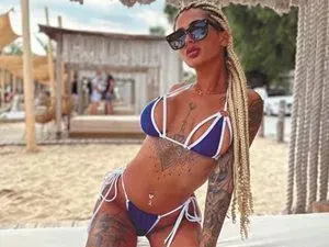 САМО ЗА ВЪЗРАСТНИ:  Вижте най-скандалните СНИМКИ на силиконката Катрин