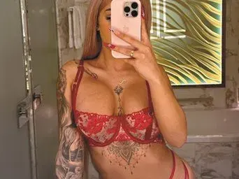 САМО ЗА ВЪЗРАСТНИ:  Вижте най-скандалните СНИМКИ на силиконката Катрин