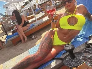 САМО ЗА ВЪЗРАСТНИ:  Вижте най-скандалните СНИМКИ на силиконката Катрин