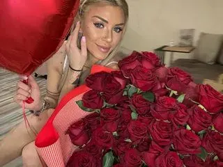 Сексбомбата от "Игри на волята" Денислава се събра с бившия си приятел