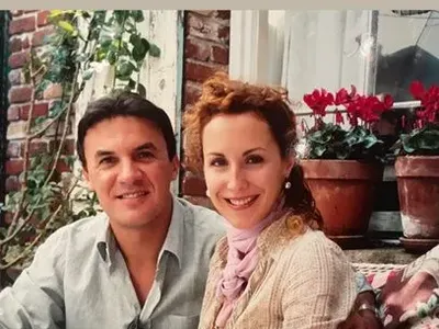 СЕНЗАЦИОННА СНИМКА: Жената на Боби М. се гушка с младок на рождения му ден