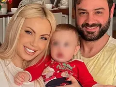 ЩАСТИЕ! Бебето на Камелия проходи СНИМКИ