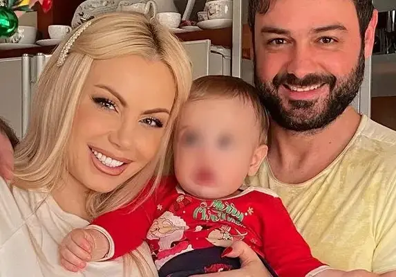 ЩАСТИЕ! Бебето на Камелия проходи СНИМКИ