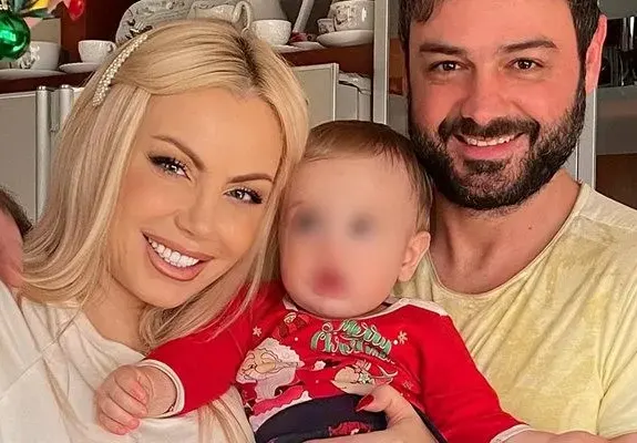 ЩАСТИЕ! Бебето на Камелия проходи СНИМКИ