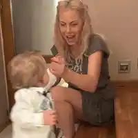 ЩАСТИЕ! Бебето на Камелия проходи СНИМКИ