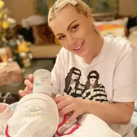 Синът на Камелия проходи! Нова СНИМКА на Баян предизвика бурни коментари!