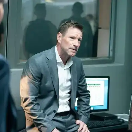 Скандал в кръчма: Хулиган нападна Нина Добрев в кръчма